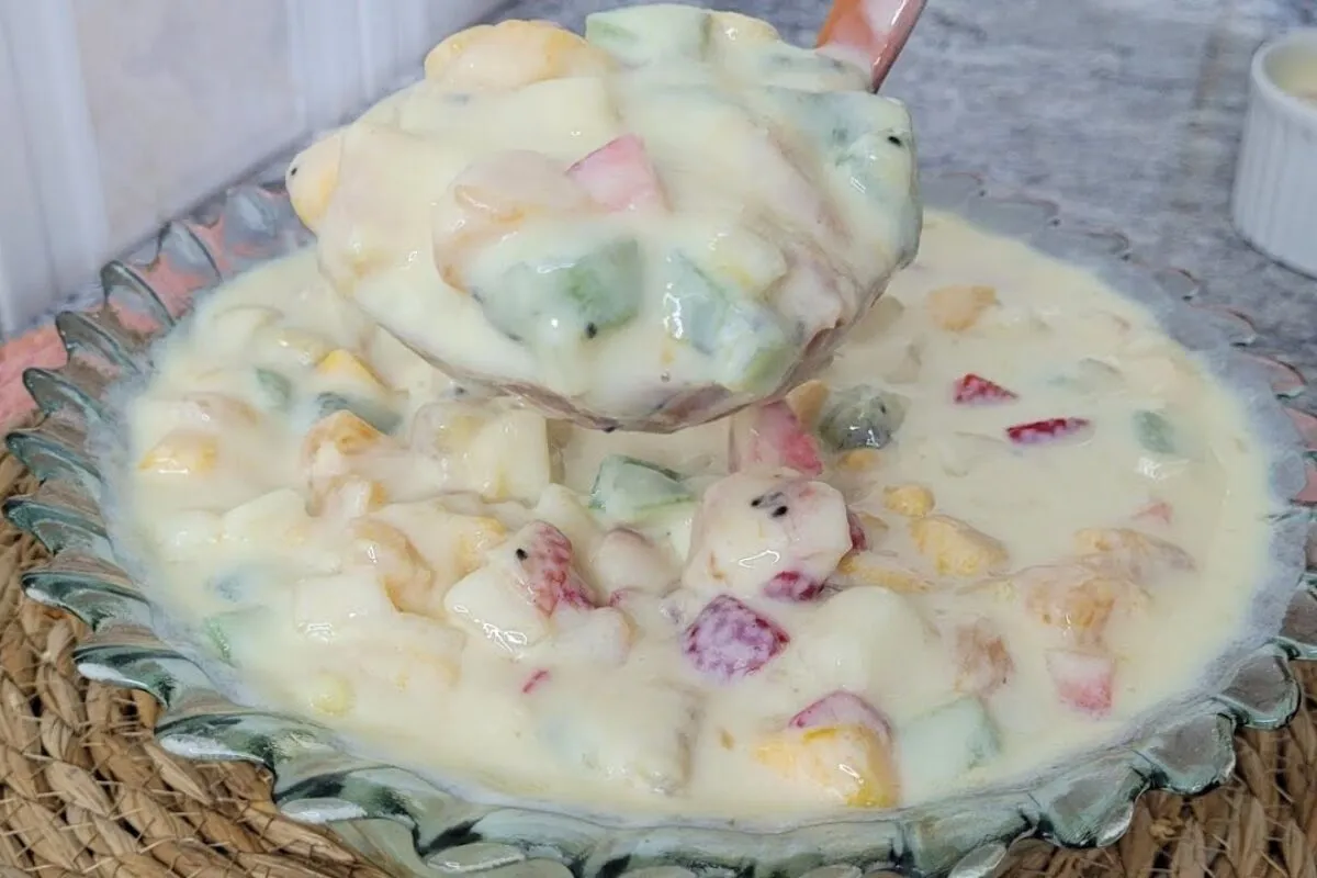 Salada de frutas que não amarga feita com um segredo simples