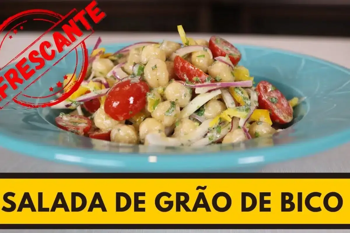 Salada de grão de bico com molho de iogurte e hortelã, muito