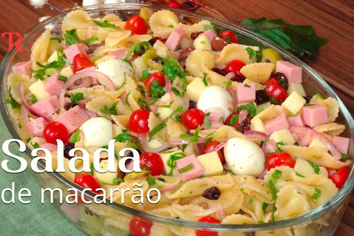 Salada de macarrão caprichada e refrescante, com um tempero