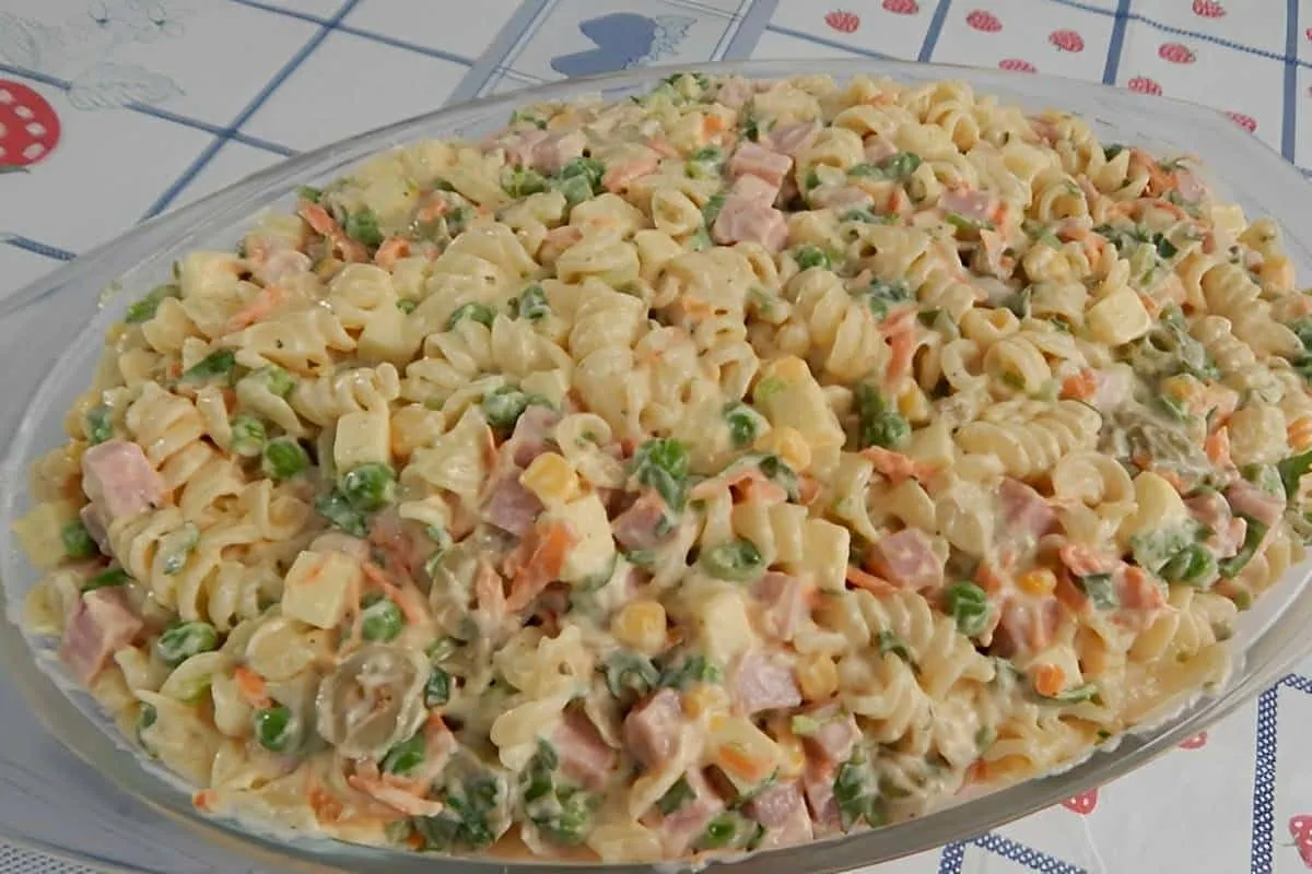 Salada de macarrão uma macarronese deliciosa para suas festa