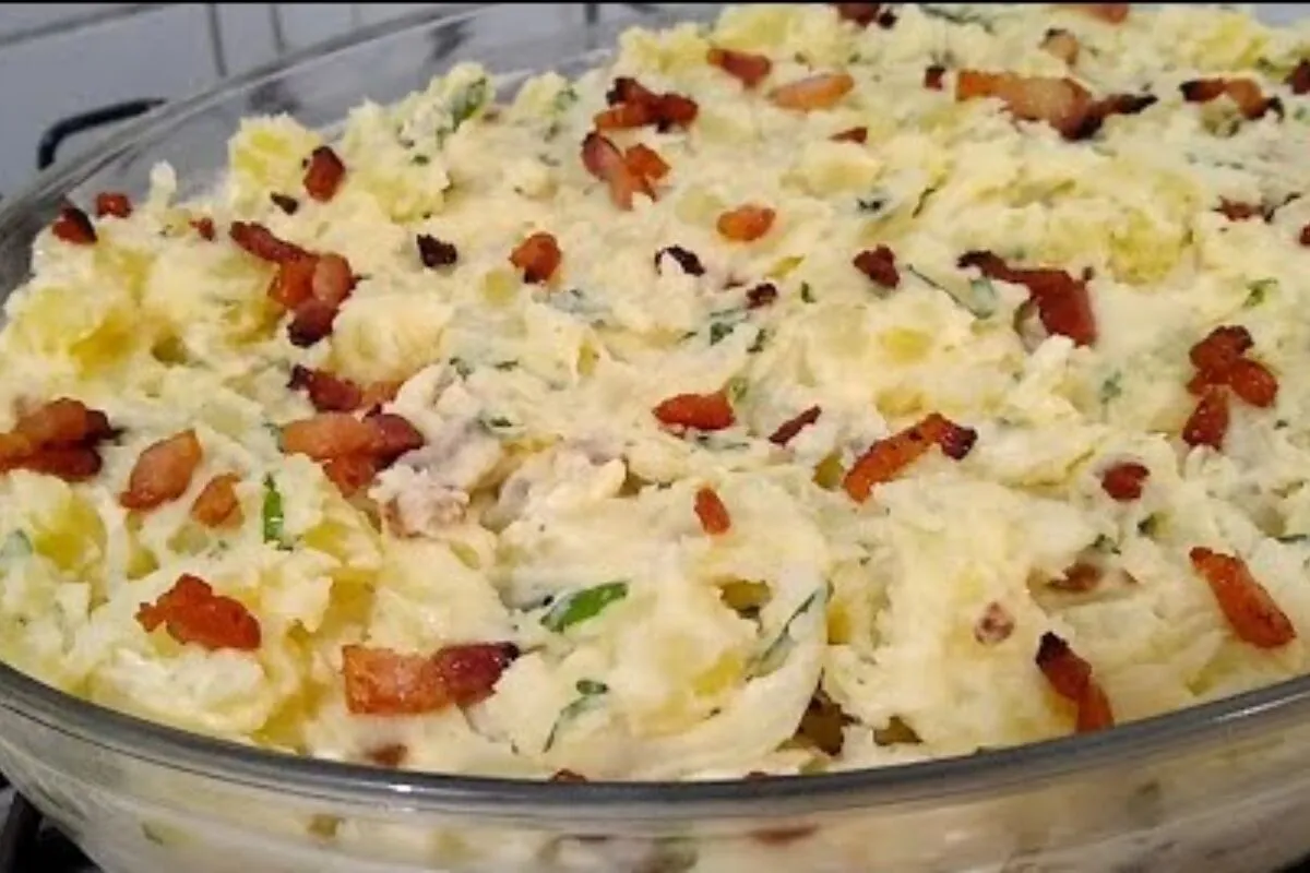 Salada de maionese crocante de batata com bacon bem cremosa,