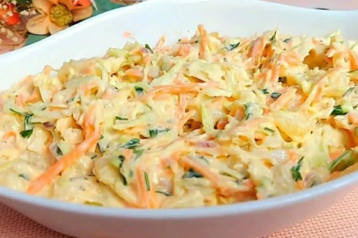 Salada de repolho cremosa fácil e muito saborosa para o seu