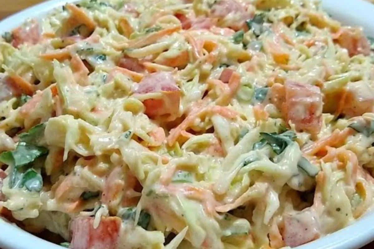 Salada de repolho cremosa muito saborosa que todo me pede pa