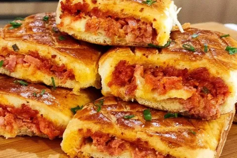 Salgado assado de padaria: massa perfeita e recheio muito su