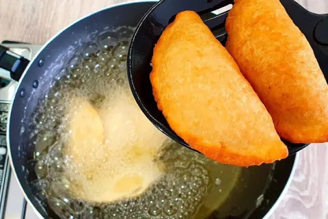 Salgado meia lua de presunto e queijo muito gostoso e fácil 