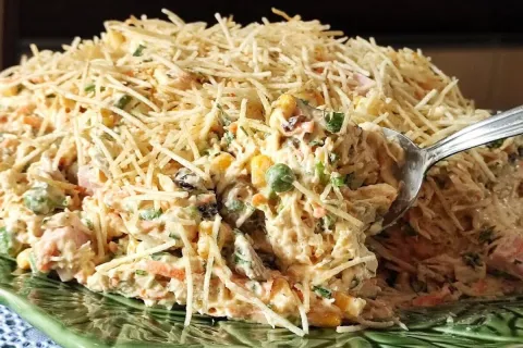 Salpicão cremoso de frango colorido, saboroso e bem temperad
