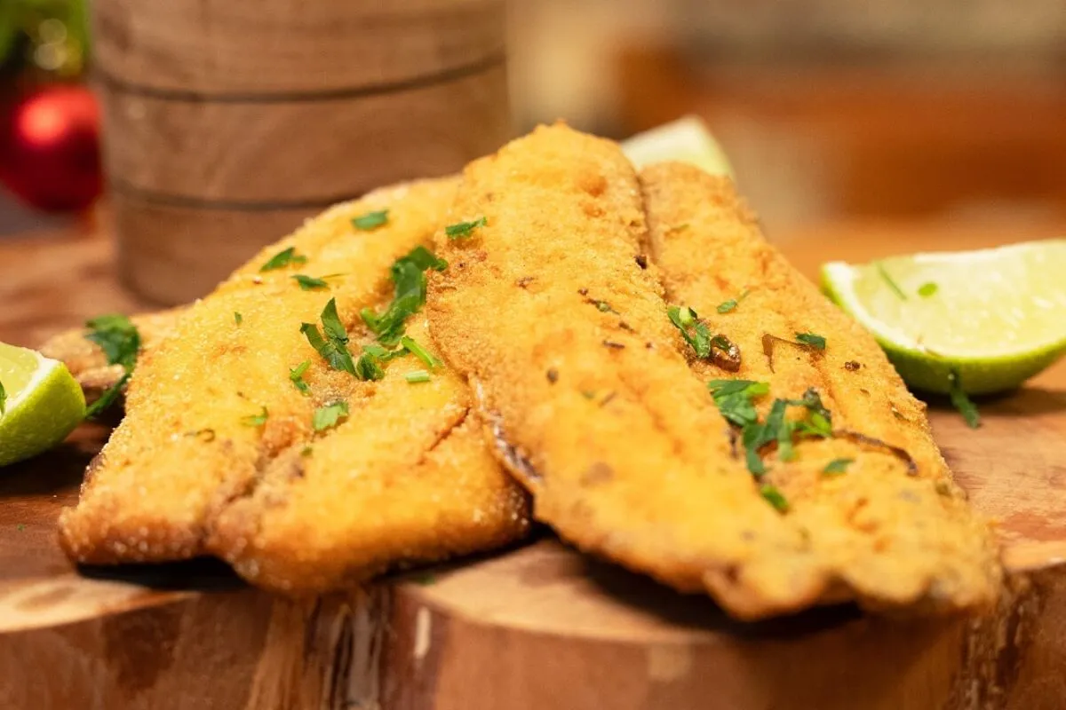 Sardinha empanada crocante e sequinha por fora, com um tempe
