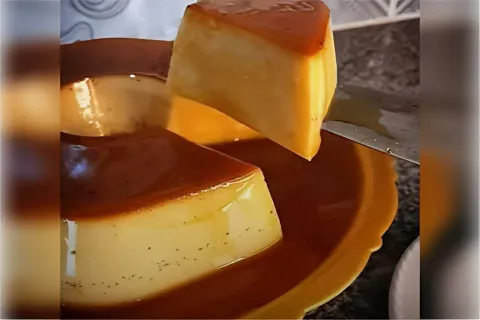 Se você tem pão amanhecido prepare um delicioso pudim de pão