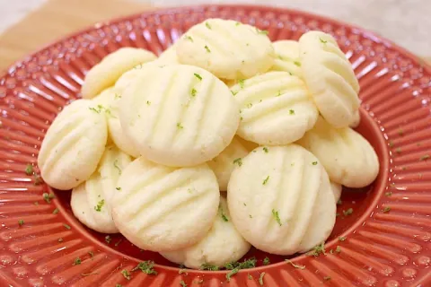Sequilho de limão que desmancha na boca: fácil e delicioso