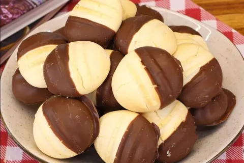 Sequilhos de leite condensado com chocolate: bolachinhas fác