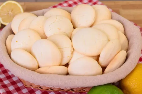 Sequilhos de leite condensado com limão que derretem na boca