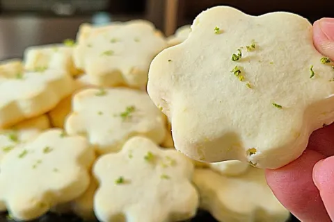 Sequilhos de limão fáceis e viciantes que a vontade é fazer 