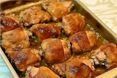 Sobrecoxa de frango assada com tempero caipira que aprendi c