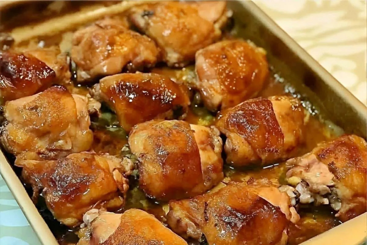 Sobrecoxa de frango assada com tempero especial perfeito par