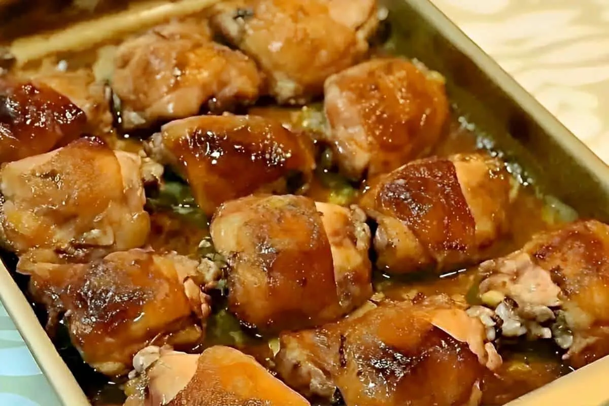 Sobrecoxa de frango assada no forno com tempero caipira simp