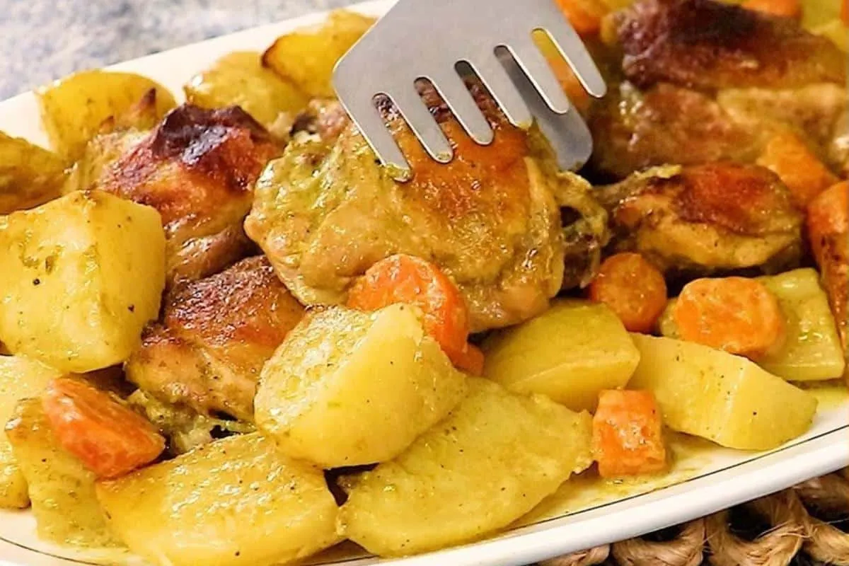 Sobrecoxa de frango de frango com legumes para o natal sem g