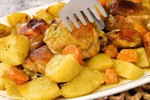 Sobrecoxa de frango de frango com legumes para o natal sem g