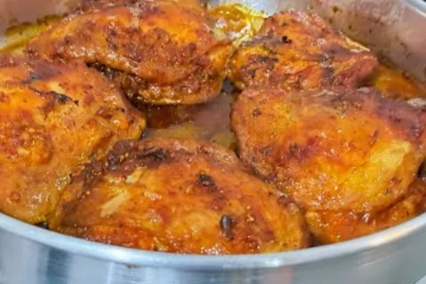 Sobrecoxa de frango, uma receita incrível que fica super suc
