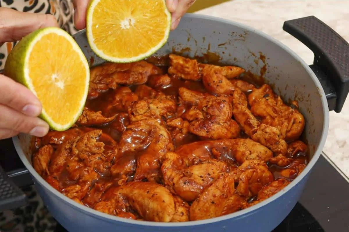 Sobrecoxa na panela agridoce bem fácil de fazer para o seu a