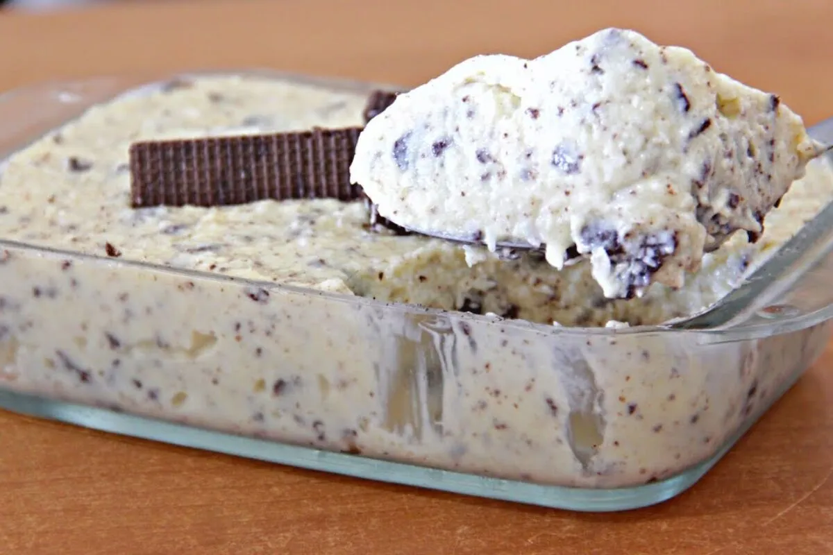 Sobremesa com biscoito wafer que é rápida de montar e faz mu
