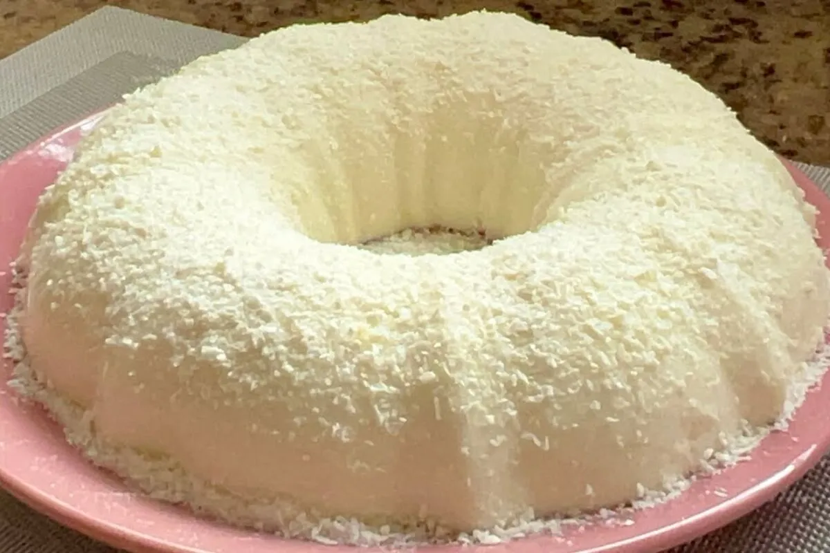 Sobremesa cremosa de coco sem gelatina nem ovos e muito simp