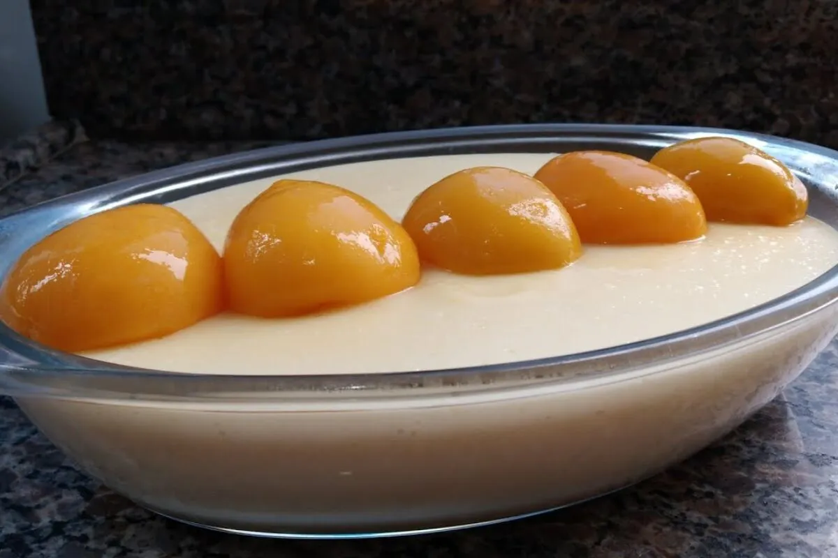 Sobremesa cremosa de pêssego muito simples de preparar, para