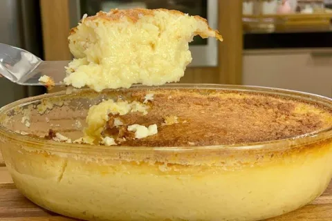 Sobremesa cremosa na travessa simples que fica pronta rapidi