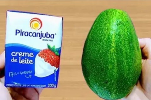 Sobremesa de abacate super cremosa, gostosa e fácil, para se
