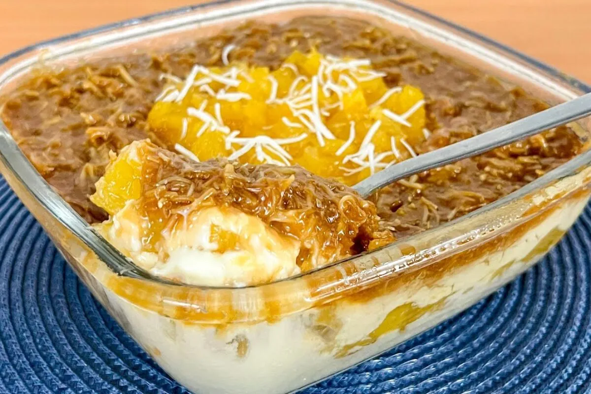 Sobremesa de abacaxi com coco gelada, refrescante e que impr