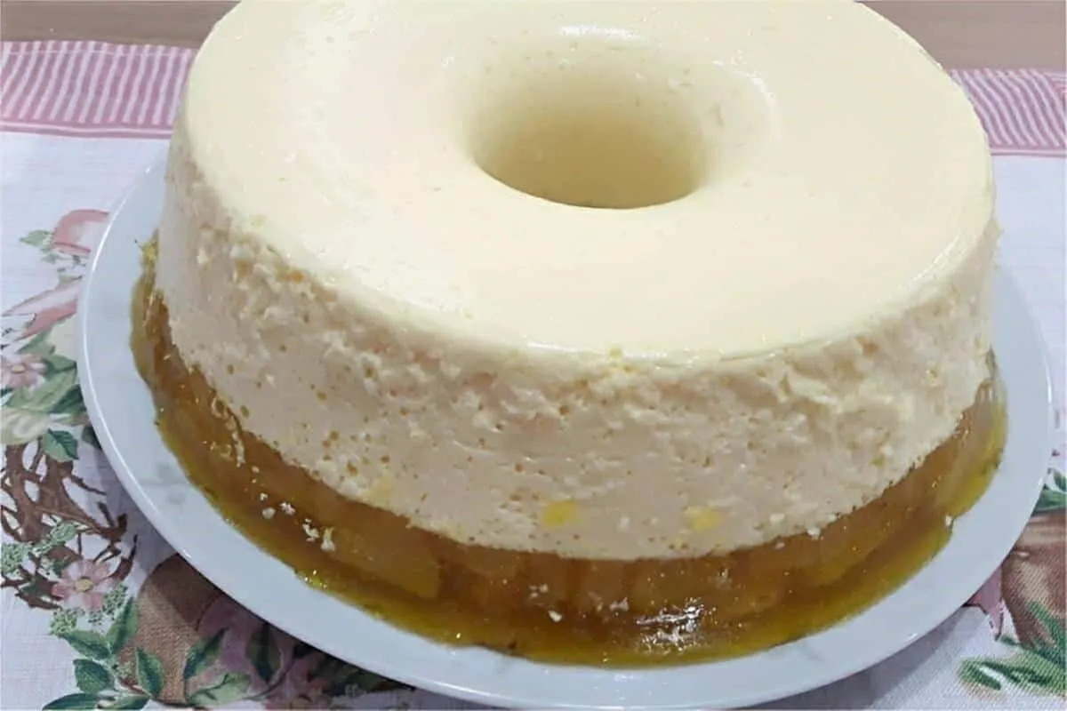 Sobremesa de abacaxi refrescante e feita com poucos ingredie