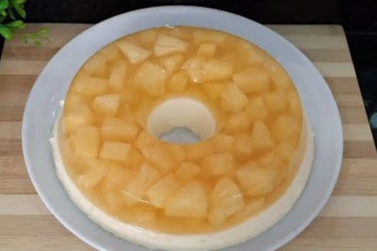 Sobremesa de abacaxi refrescante, que não precisa ir ao fogã