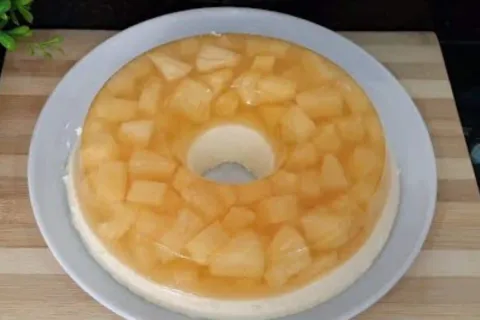 Sobremesa de abacaxi refrescante, que não precisa ir ao fogã