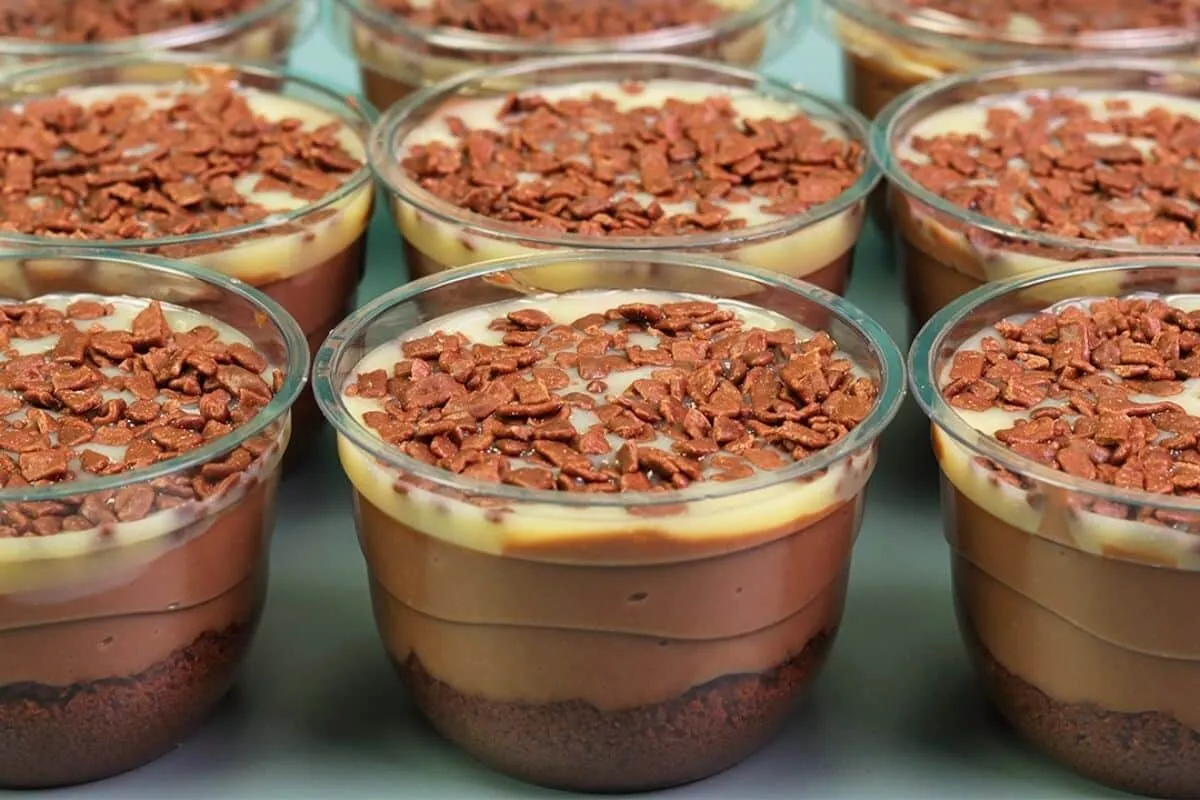 Sobremesa de chocolate no pote: prática, geladinha e tão gos