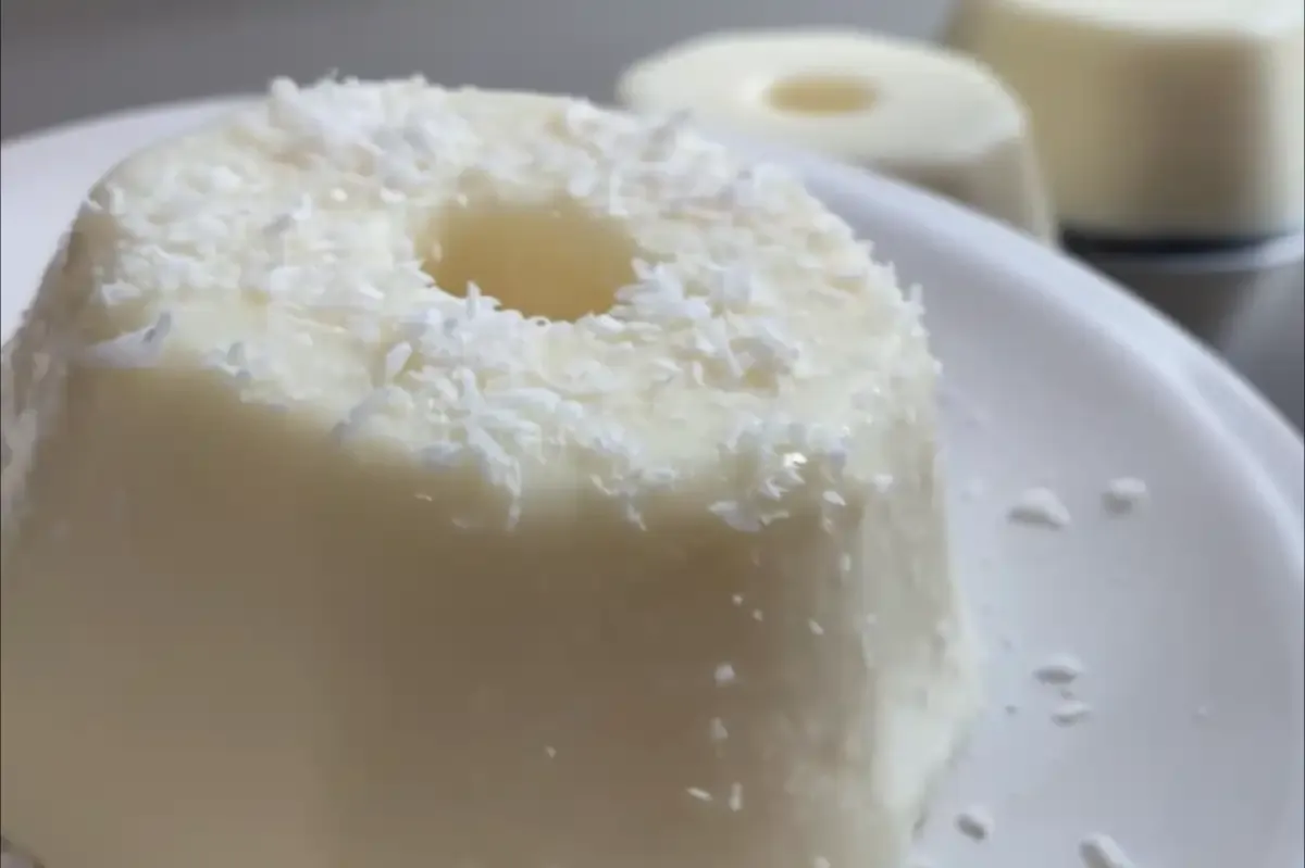 Sobremesa de coco: cremosa, geladinha e perfeita para dias q