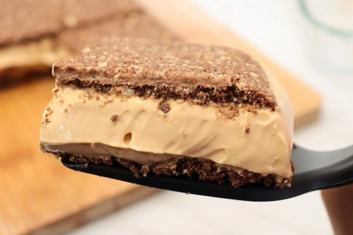 Sobremesa de doce de leite com textura leve e sabor marcante