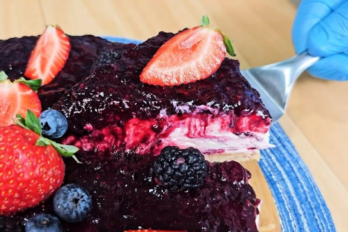 Sobremesa de frutas vermelhas fácil: leve, refrescante e per