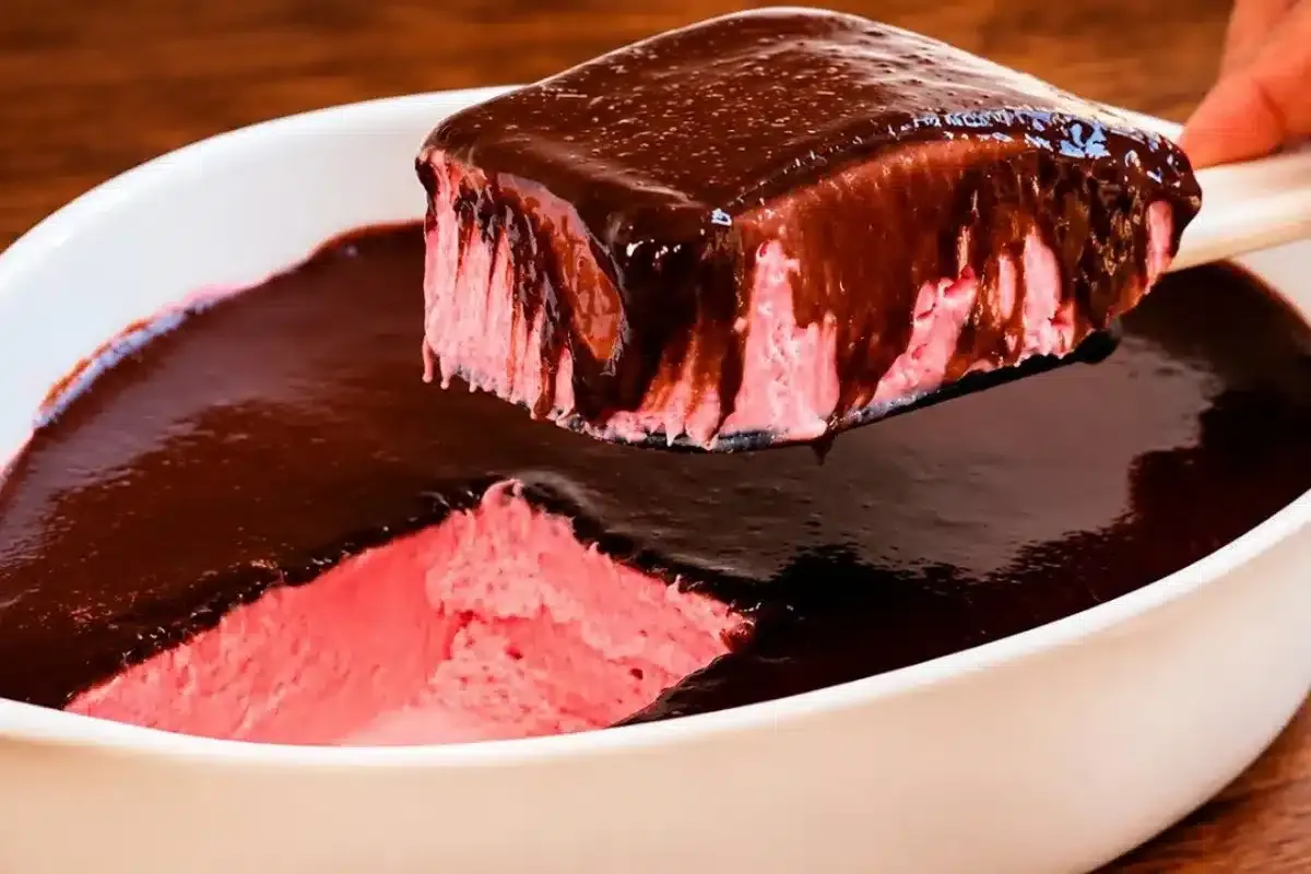 Sobremesa de morango fácil e rápida, um doce geladinho e esp