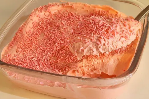 Sobremesa de morango rápida e fácil que fica pronta num inst