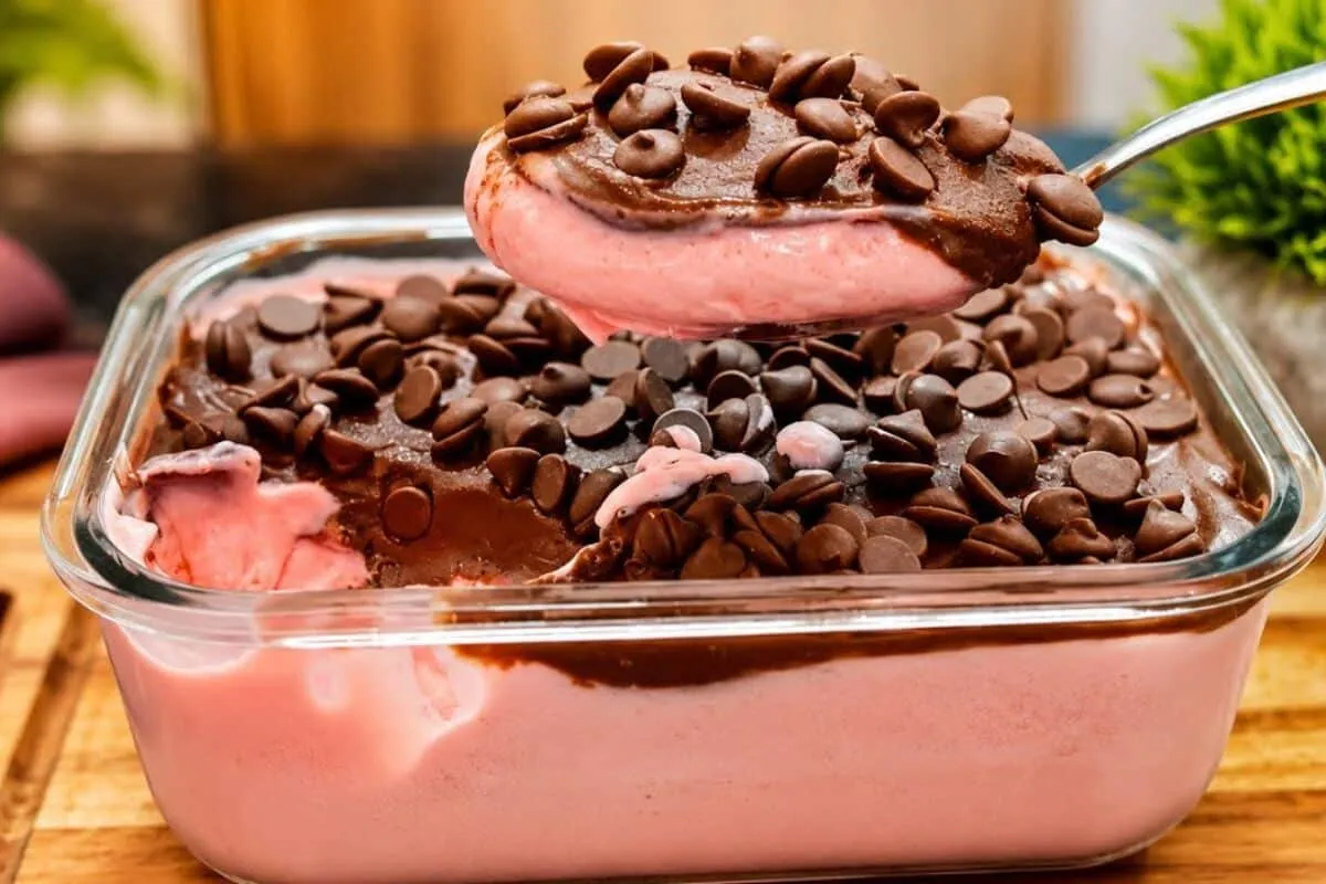 Sobremesa de Nesquik com limão sem gelatina, um doce cremoso