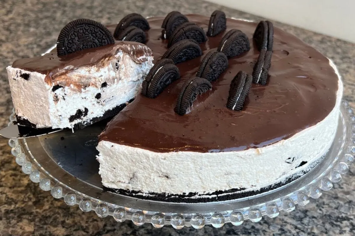 Sobremesa de oreo cremosa, tipo cheesecake, que não precisa