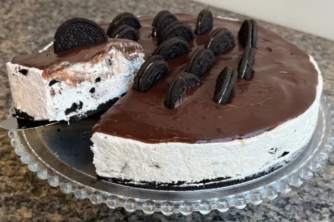 Sobremesa de oreo cremosa, tipo cheesecake, que não precisa 