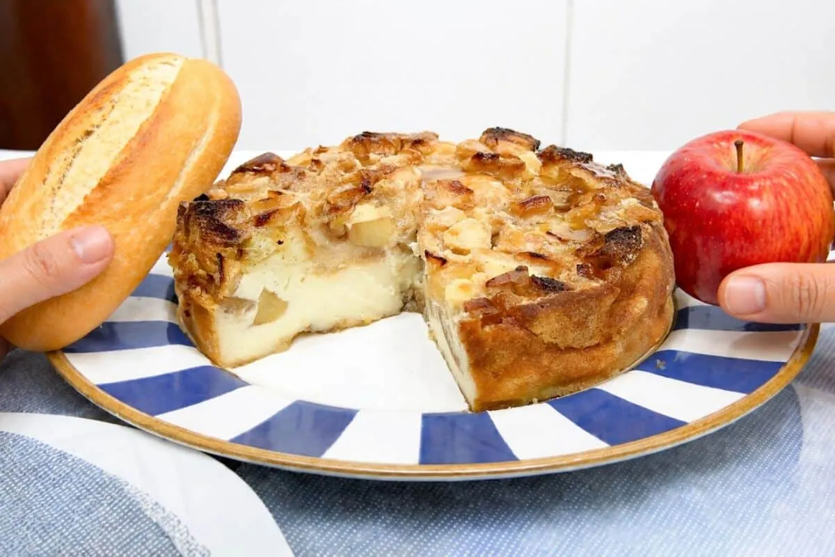 Sobremesa de pão amanhecido com maçã, que fica parecendo um