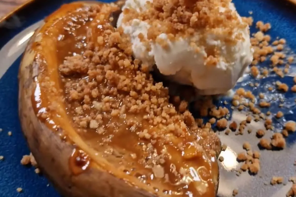 Sobremesa de restaurante com banana assada e doce de leite para você fazer na sua casa ainda hoje e arrasar