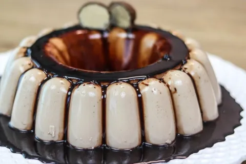 Sobremesa de sonho de valsa de geladeira, cremosa, sem forno