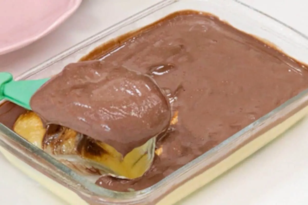 Sobremesa de suco em pó com ganache cremosa e fácil de fazer