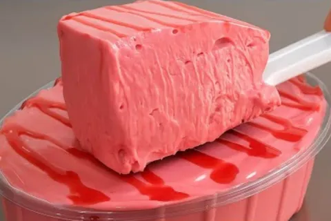 Sobremesa delícia de morango: super cremosona, rápida e fáci