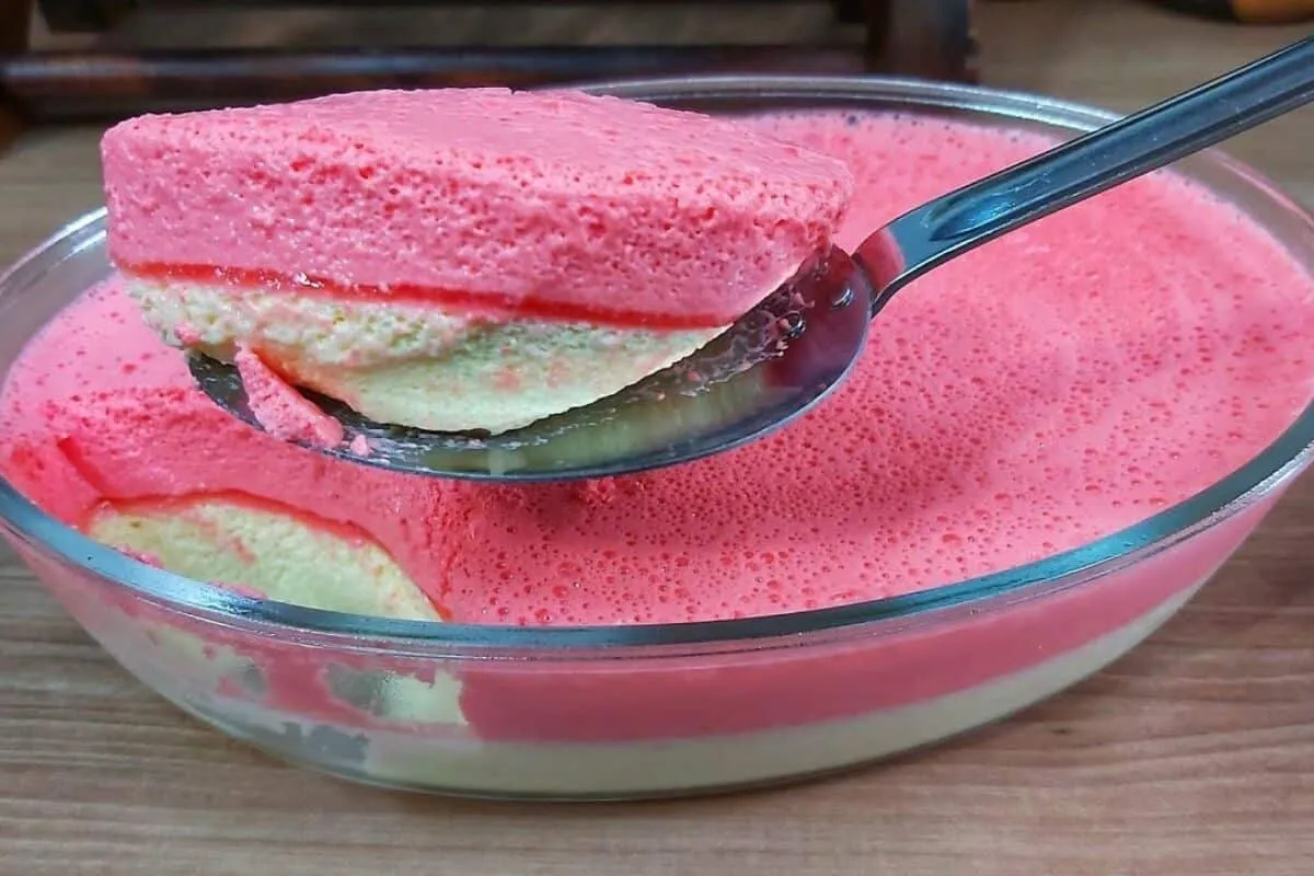 Sobremesa gelada fácil e deliciosa para servir em dias quent