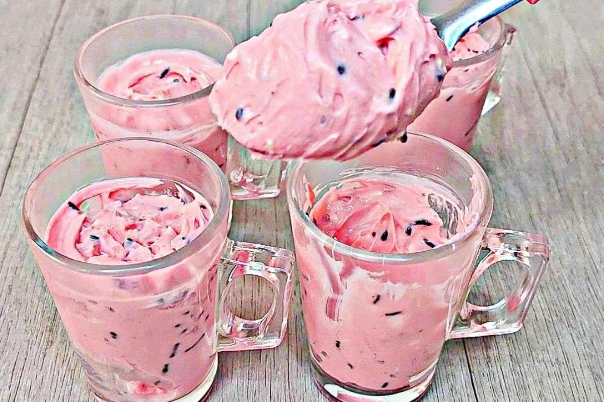 Sobremesa rápida e fácil feita com poucos ingredientes para