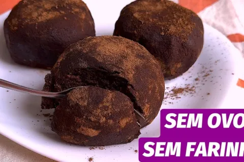 Sobremesa sem açúcar cremosa feita sem leite condensado, par