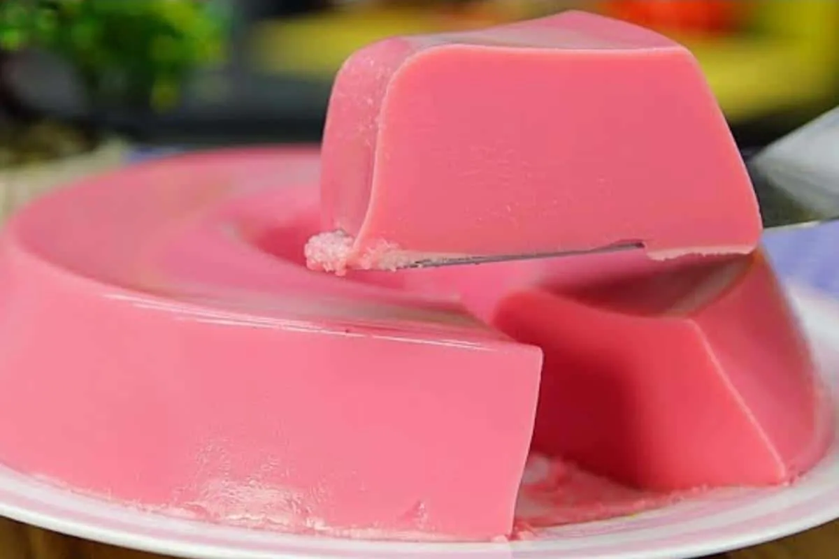 Sobremesa simples de morango: facilidade e economia para a s